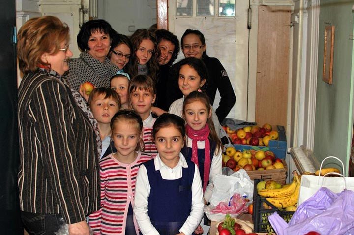 Sute de kilograme de fructe stânse de elevii constănţeni
