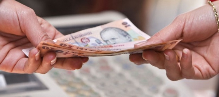 Românii preferă plăţile cash. Află de ce
