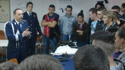 Liceenii din Medgidia, în vizită la Poliţie