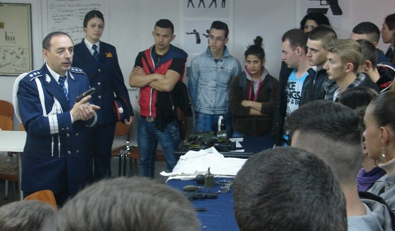 Liceenii din Medgidia, în vizită la Poliţie