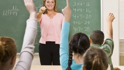Dascălii primesc bani pentru dezvoltarea profesională