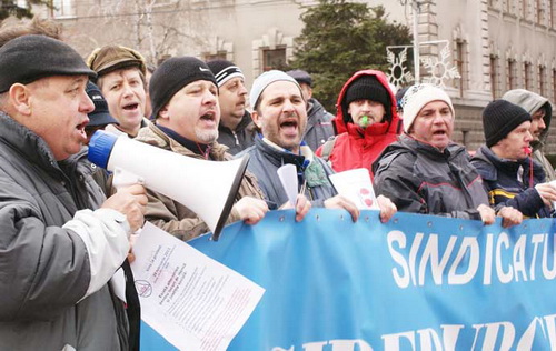Sindicaliştii Cartel Alfa fac gălăgie la Ministerul Muncii
