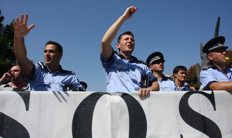 Poliţiştii ies din nou în stradă