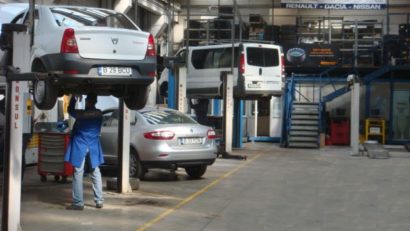 Patronii service-urilor auto ies în stradă