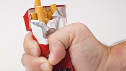 Bărbaţii renunţă mai uşor la fumat decât femeile