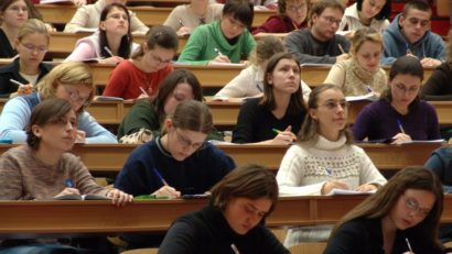 Liber pentru studenţi, vineri şi luni. Decizia naşte controverse