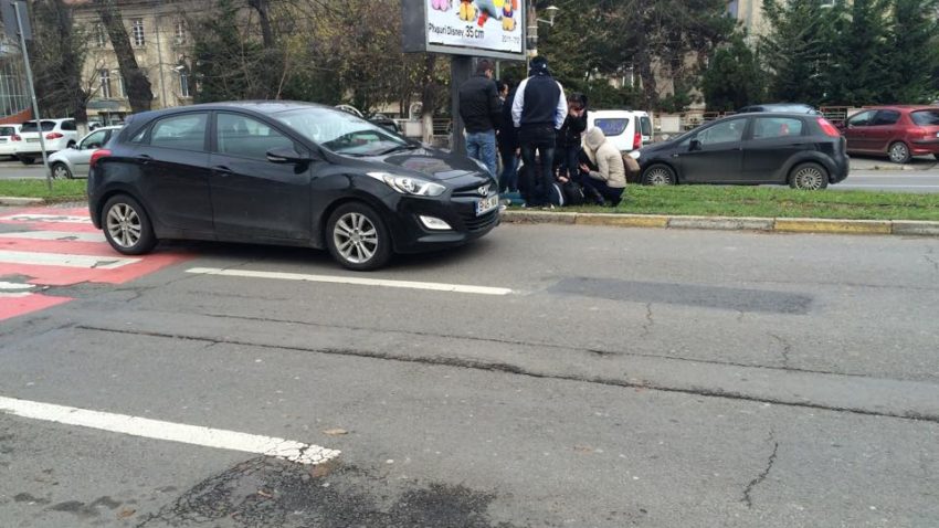 UPDATE: Accident rutier în faţa Universităţii OVIDIUS. Un pieton a fost lovit de o maşină
