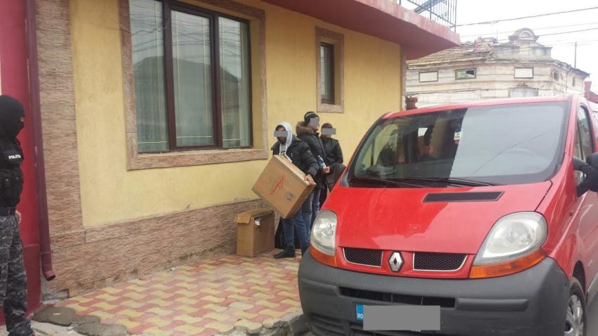 Mii de pachete de ţigări de contrabandă, confiscate de poliţiştii de frontieră la Constanţa