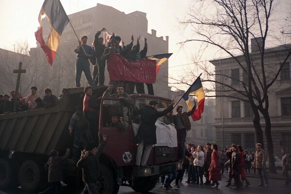 În urmă cu 25 de ani. 22 Decembrie 1989, ora 15.00. AGERPRES anunţă eliberarea PRESEI de sub cenzura comunistă