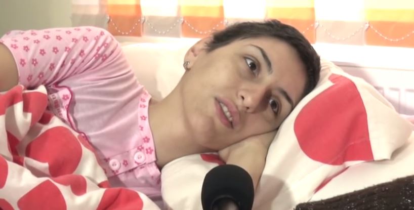 (VIDEO) Ajută o tânără bolnavă de cancer să rămână alături de fetiţa ei!