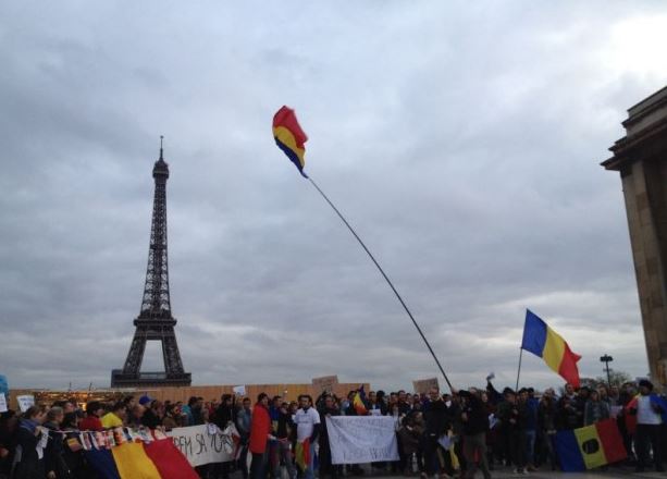 Românii din diaspora către Guvern: „Nu ne puteţi cumpăra bunăvoinţa. Respectaţi democraţia!”