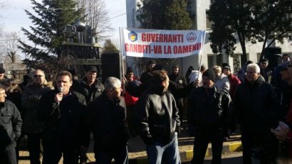 Angajaţii de la Oil Terminal scapă de concedieri până după sărbători