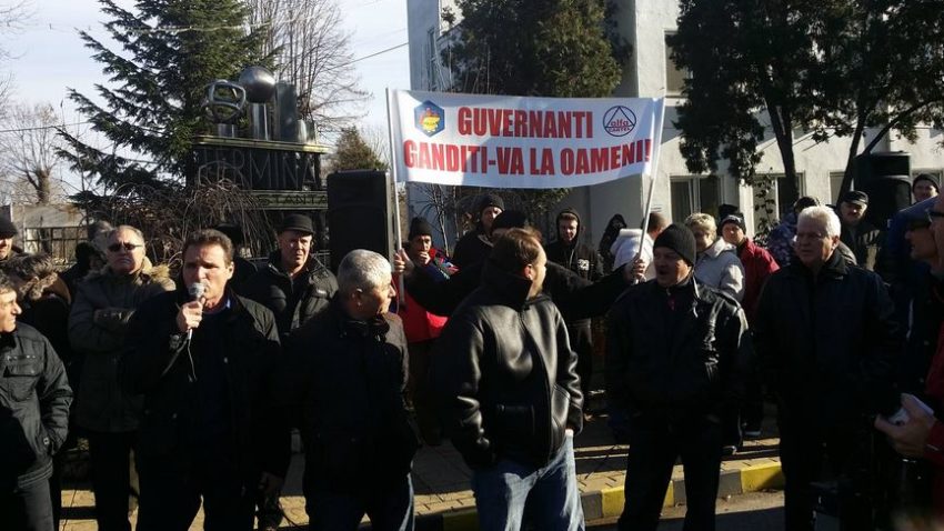 Angajaţii de la Oil Terminal scapă de concedieri până după sărbători