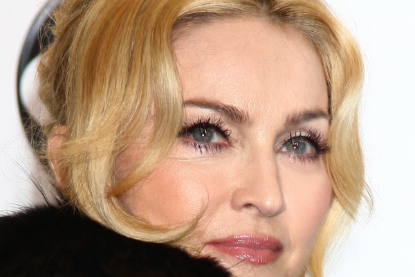 Madonna a lansat astăzi şase melodii disponibile doar online