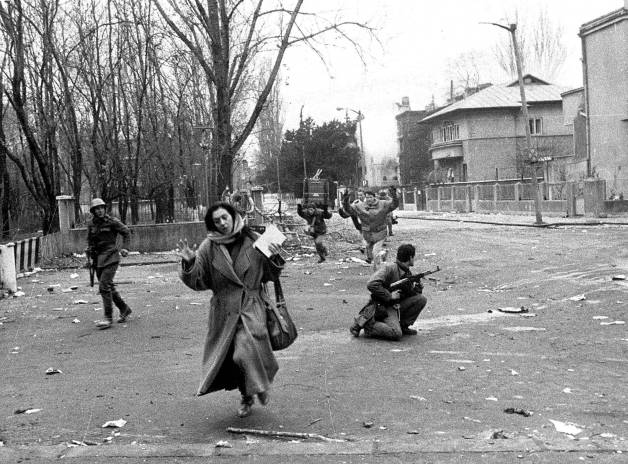 SRI declasifică dosarul intern al Revoluţiei din 1989