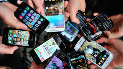 60% dintre „Homo smartphonicus” din România accesează internetul de pe smartphone la primele ore ale dimineții