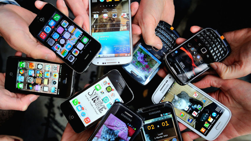 60% dintre „Homo smartphonicus” din România accesează internetul de pe smartphone la primele ore ale dimineții