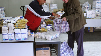 Unde se distribuie pachete alimentare pentru nevoiaşi