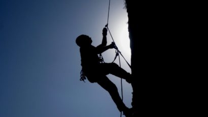 UPDATE Doi alpinişti, în pericol de moarte în munţii Bucegi
