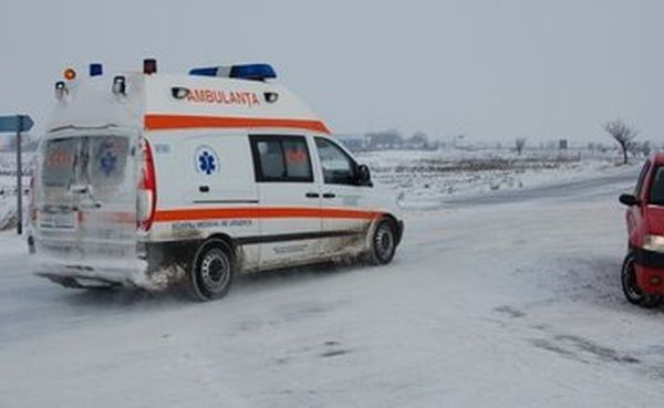 O femeie însărcinată a murit în ambulanţă la Cogealac