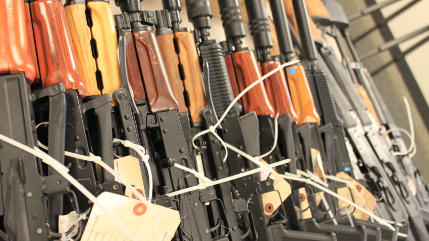 Furnizori de arme pentru terorişti, anihilaţi de DIICOT şi forţe judiciare ale SUA