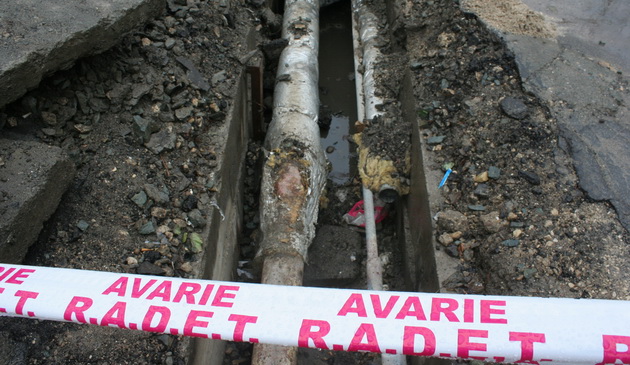 Avarie de proporţii pe magistralele CET-RADET. Jumătate din Constanţa, marţi, fără apă caldă şi căldură
