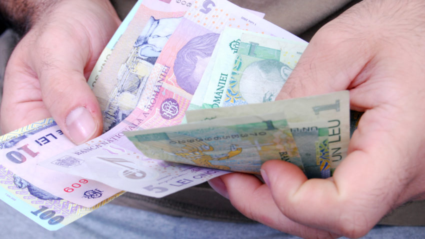 Veşti bune pentru pensionari. În decembrie, pensiile vor fi plătite înaintea sărbătorilor