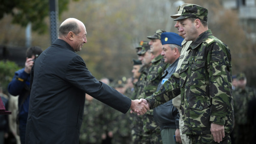 Mesaj al preşedintelui pentru militarii din străinătate