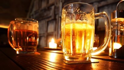 Mai bine de jumătate din pub-uri s-au închis în Marea Britanie, după ce fumatul a fost interzis