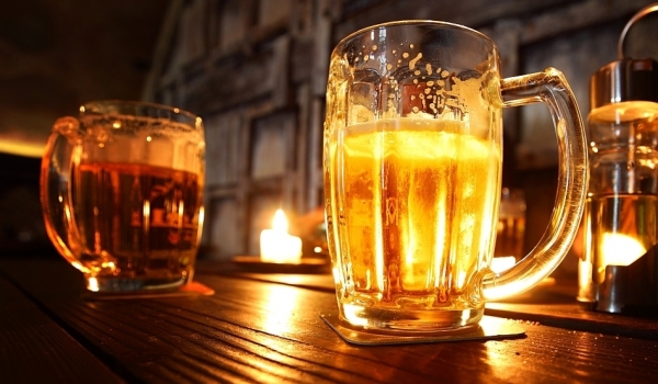 Mai bine de jumătate din pub-uri s-au închis în Marea Britanie, după ce fumatul a fost interzis