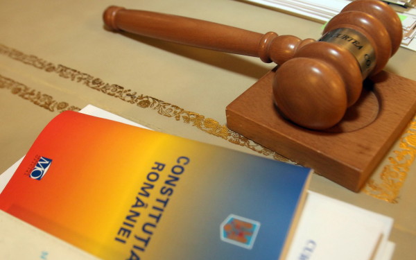 Curtea Constituţională dezbate luni sesizarea PNL privind bugetul pe 2015