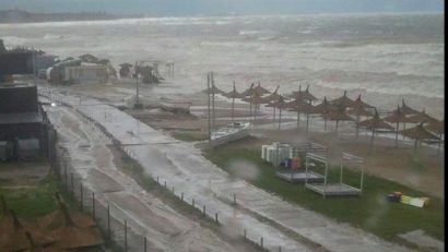 POTOP în Bulgaria! Ploi diluviene şi vânt puternic