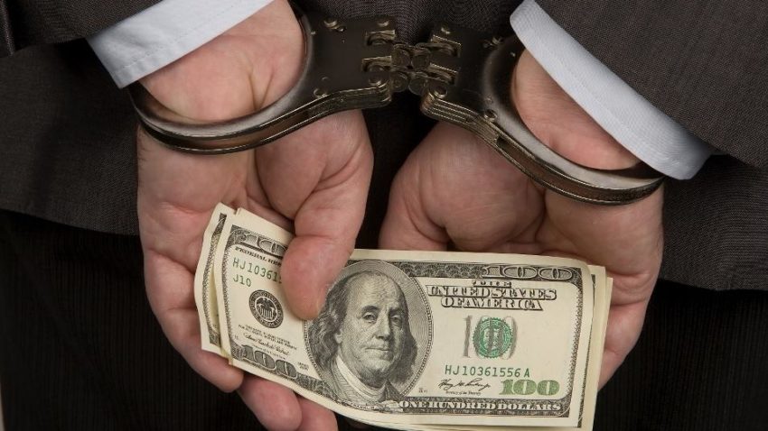 Fostul secretar al primăriei Ciobanu şi doi consilieri APIA, trimişi în judecată