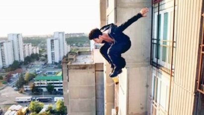 A sărit de la etajul unui bloc din Năvodari, pentru a scăpa de poliţişti