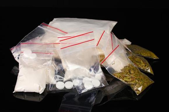 Tineri arestaţi la Constanţa pentru trafic de cannabis şi ecstasy