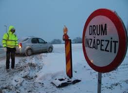 Efectele viscolului: zece drumuri închise în judeţul Tulcea