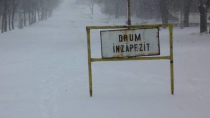 Recomandarea autorităţilor pentru şoferi: Mai bine nu plecaţi la drum!