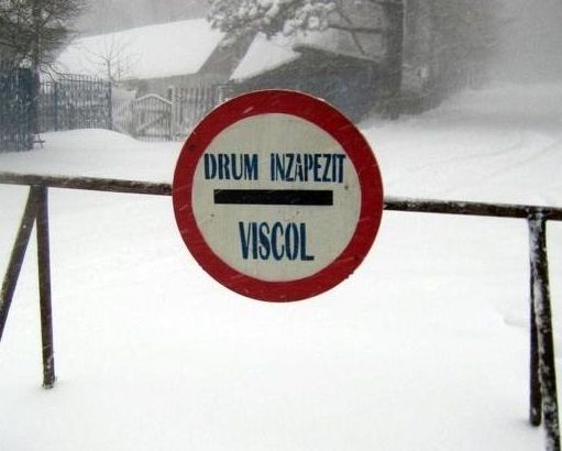 Tulcea: Toate drumurile din judeţ închise circulaţiei