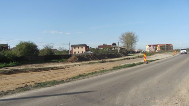 Şoferii din Năvodari, nemulţumiţi de starea drumului care leagă oraşul de Mamaia