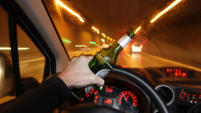 După ce au ciocnit paharele, doi şoferi din Constanţa şi-au ciocnit şi maşinile