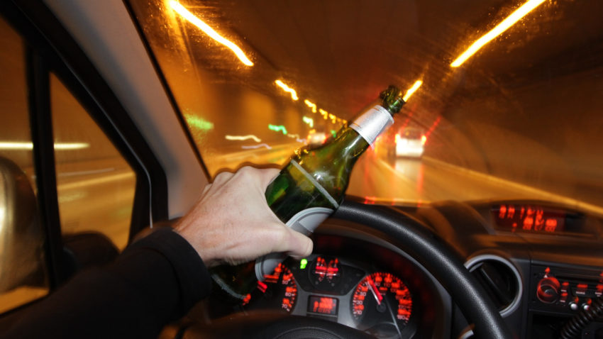 După ce au ciocnit paharele, doi şoferi din Constanţa şi-au ciocnit şi maşinile