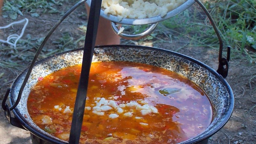 Petreceri cu vin fiert şi fasole cu cârnaţi, de Ziua României, la Constanţa