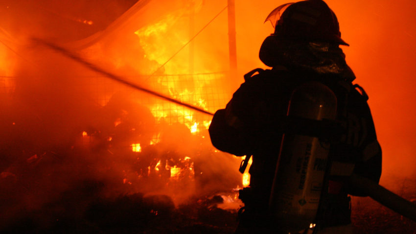 Incendiu la un garaj din cartierul constănţean Palas, pe strada Justiţiei