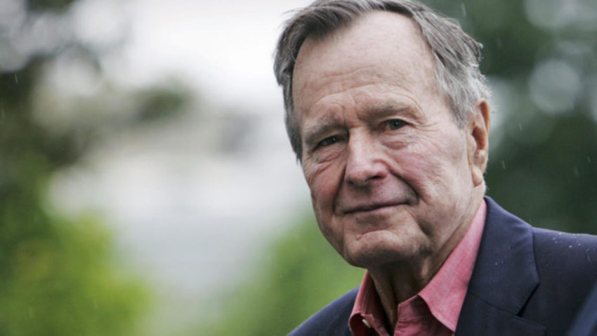 Fostul preşedinte al SUA, George H.W. Bush, internat în spital