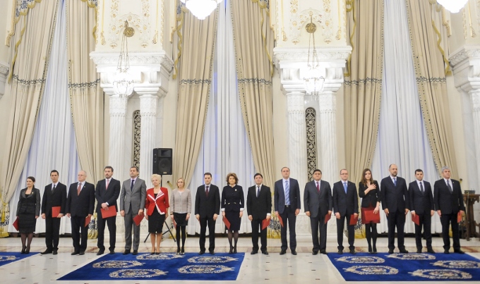 Noul GUVERN, amânat pentru miercuri dimineaţa