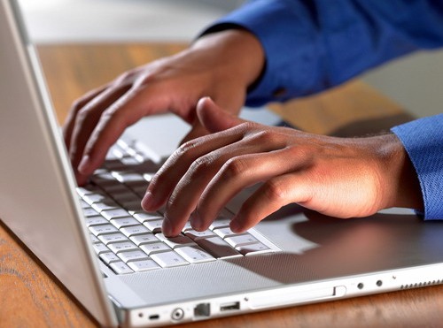Atenţie ce postaţi pe Facebook! Este spaţiu public, nu privat
