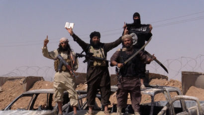(FOTO) Teroriştii grupării Statul Islamic au doborât un elicopter militar irakian