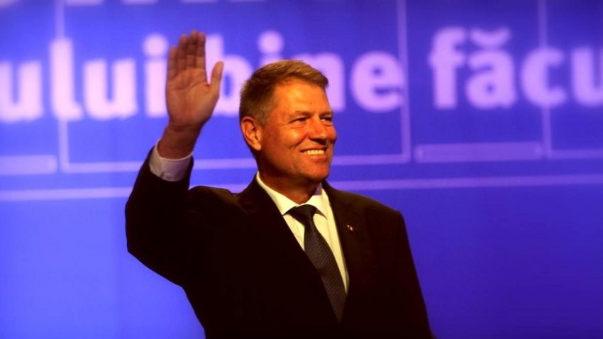1 Decembrie la Alba Iulia: Klaus Iohannis, primit cu aplauze de participanţii la manifestări