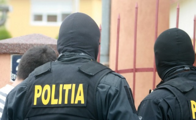 Şase persoane reţinute, în urma percheziţiilor de astăzi ale Poliţiei Economice Constanţa