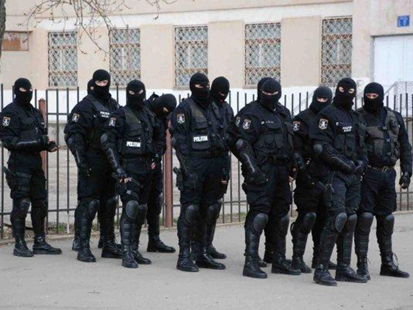 Peste 30 de percheziţii în această dimineaţă